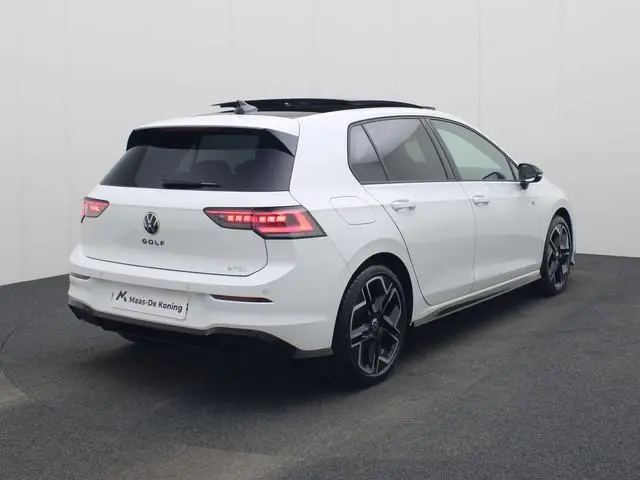 Volkswagen Golf 1.5eTSI/150PK R-Line Black Style DSG · Panoramadak · Navigatie · Apple/Android Carpl...