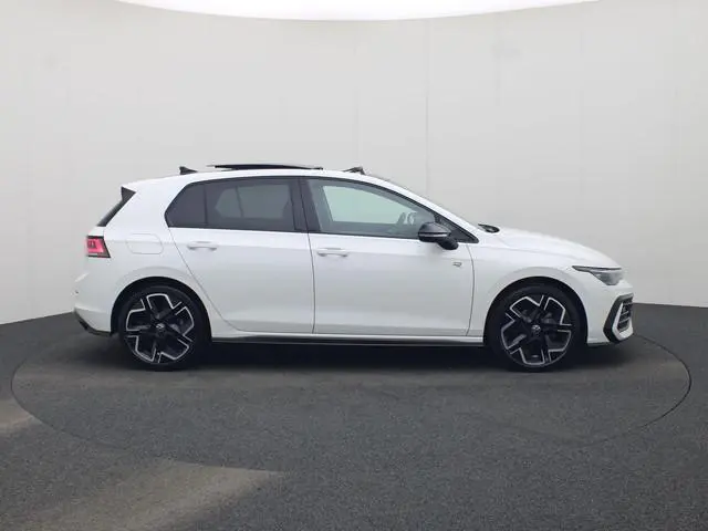 Volkswagen Golf 1.5eTSI/150PK R-Line Black Style DSG · Panoramadak · Navigatie · Apple/Android Carpl...