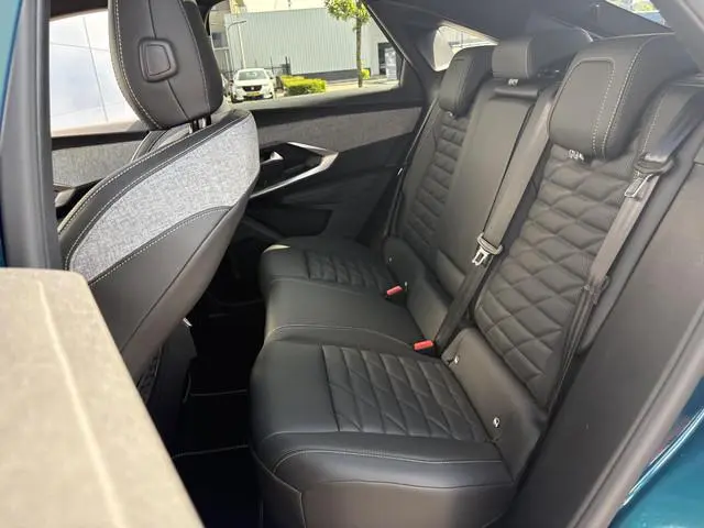 Peugeot e-3008