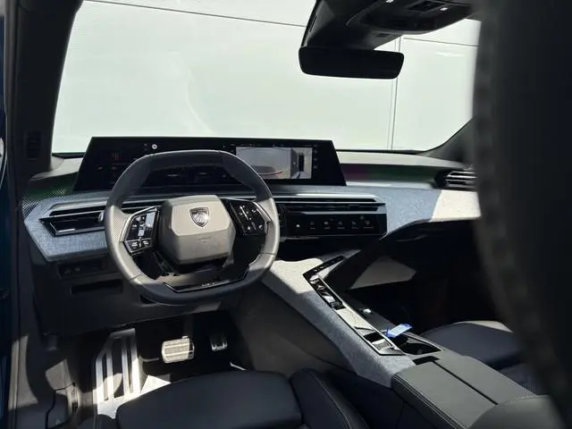 Peugeot e-3008