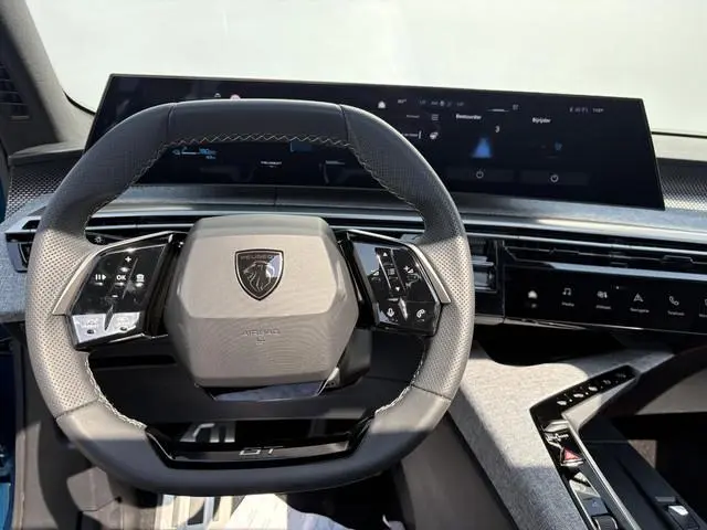 Peugeot e-3008