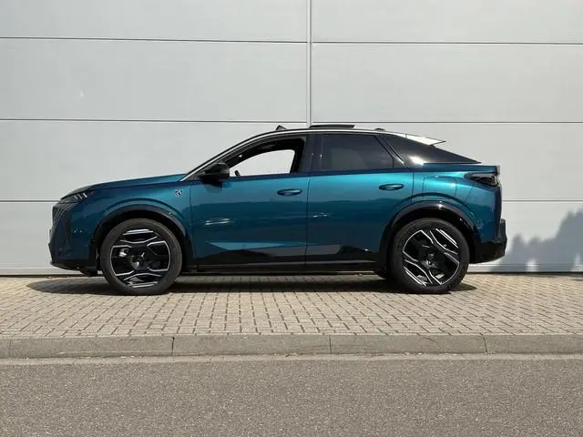 Peugeot e-3008 GT Avantage 210 73 kWh | Panoramisch schuifdak | Focal | Elektrische stoelen | Apple...