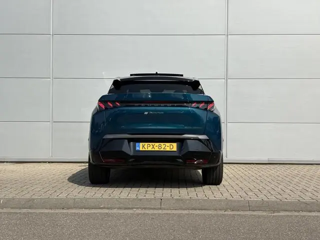 Peugeot e-3008