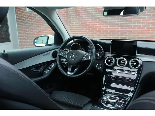 Mercedes-Benz GLC 250 4MATIC | Pano | Trekhaak |