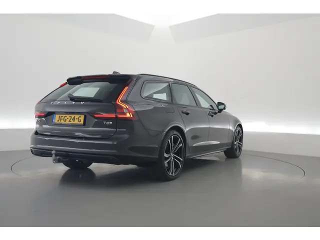 Volvo V90 T8 Recharge Ultra Dark | Luchtvering | Pano | HUD | Elek. Trekhaak | Harman Kardon | Memor...