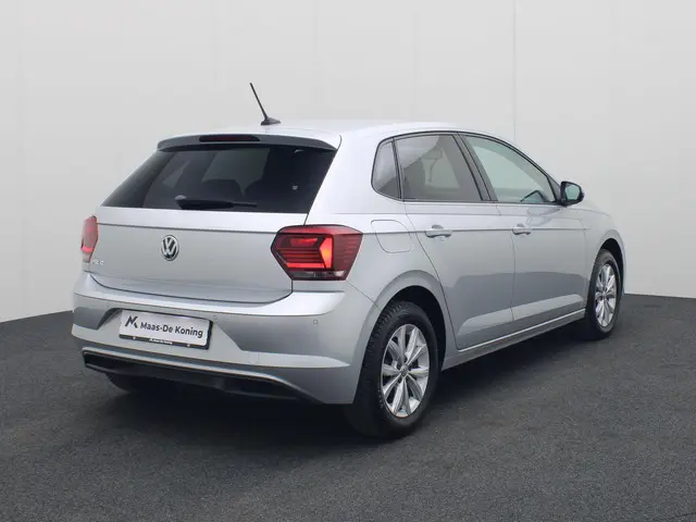 Volkswagen Polo 1.0 TSI 95pk DSG Highline Business · Navigatie · Parkeersensoren · Stoelverwarming