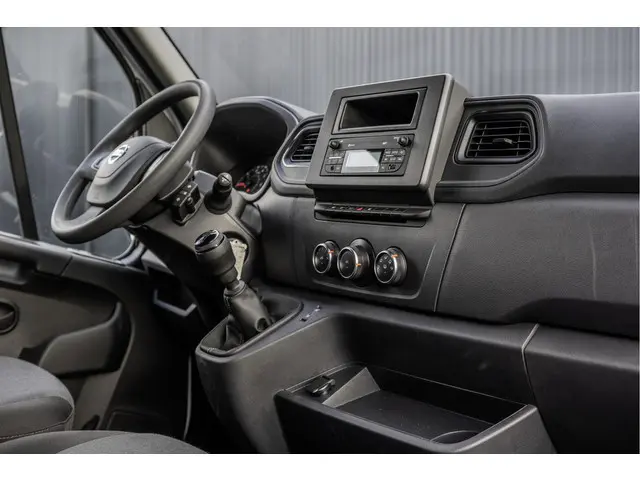 Nissan Interstar