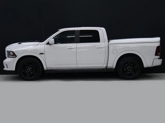 Dodge Ram 1500 5.7 V8 4x4 Crew Cab Laramie [TREKHAAK, CAMERA, STOELVERWARMING/VENTILATIE, ELEKTRISCH...