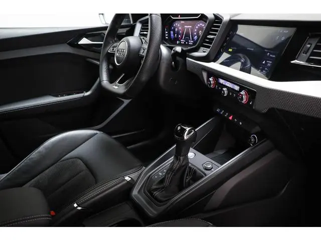 Audi A1 citycarver 30 TFSI epic | LED | ACC | STOELVERWARMING | DAB | DRAADLOZE LADER | PARK ASSIST...