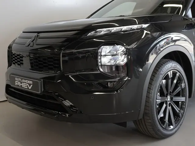 Mitsubishi Outlander 2.4 PHEV Black Edition | Head up | 20 inch | Full Black | 8 jaar garantie | Rij...