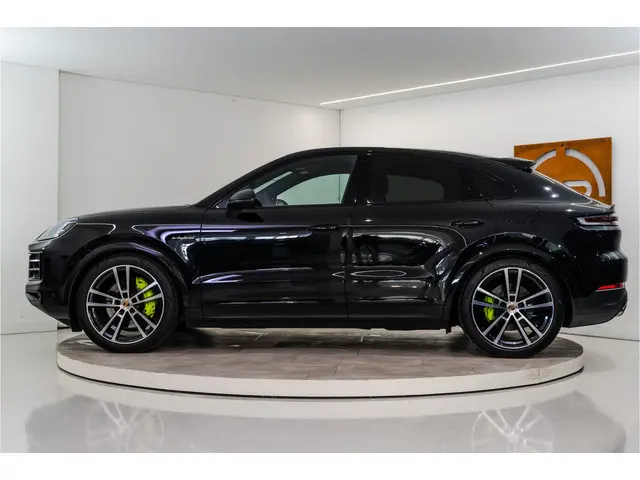 Porsche Cayenne Coupé 3.0 E-Hybrid 470PK | InnoDrive | Bose | Bicolor | Sportchrono | VOL! Fabrieksg...