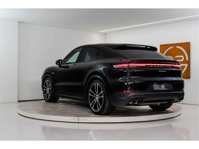 Porsche Cayenne Coupé 3.0 E-Hybrid 470PK | InnoDrive | Bose | Bicolor | Sportchrono | VOL! Fabrieksg...