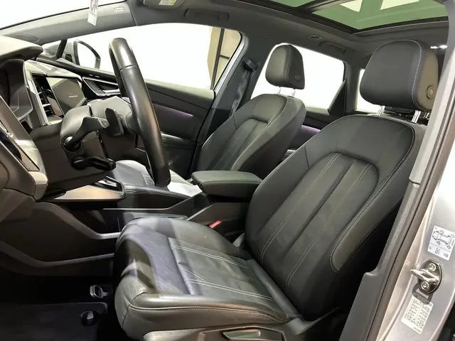 Audi Q4 e-tron 40 Launch edition 77 kWh | parkeer sensoren | schuifbaar dak |