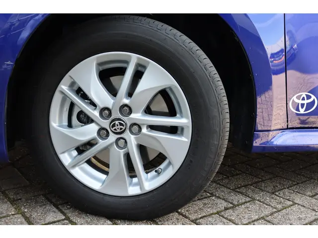 Toyota Yaris 1.5 Hybrid 115 Comfort , Lichtmetalen velgen, Nu met €3561 demovoordeel