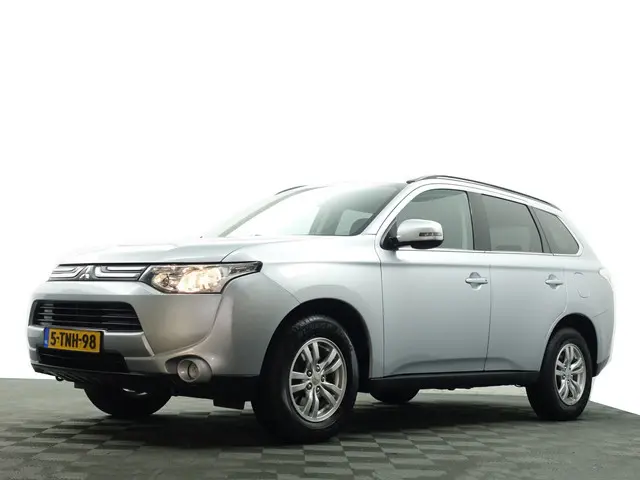 Mitsubishi Outlander 2.0 150Pk Intense Aut- Navi, Clima, Trekhaak, Cruise, Park Assist, Bluetooth Mu...