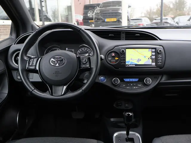 Toyota Yaris 1.5 HYBRID EXECUTIVE AUT. + CAMERA | NAVIGATIE | CRUISE/CLIMATE CONTROL