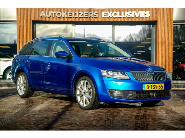 Skoda Octavia Combi 1.4 TSI Greentech Elegance Businessline Leer Alcantara Navi PDC ACC Keyless LED Xenon
