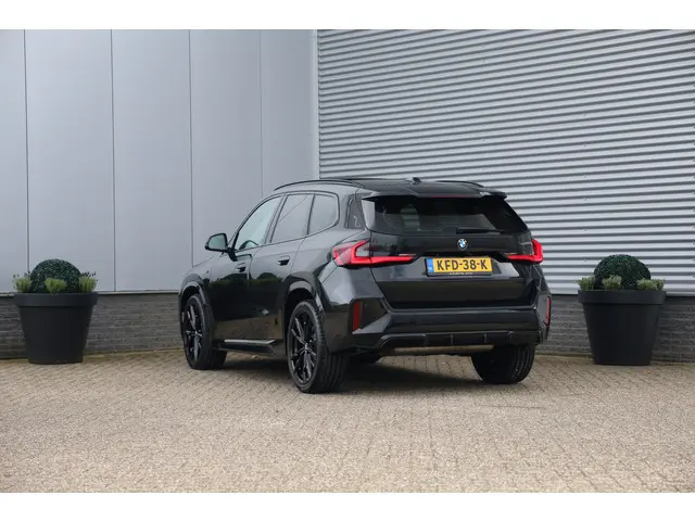 BMW X1 sDrive20i 170pk M-Sport Black Ed. Pano|360Cam|HUD