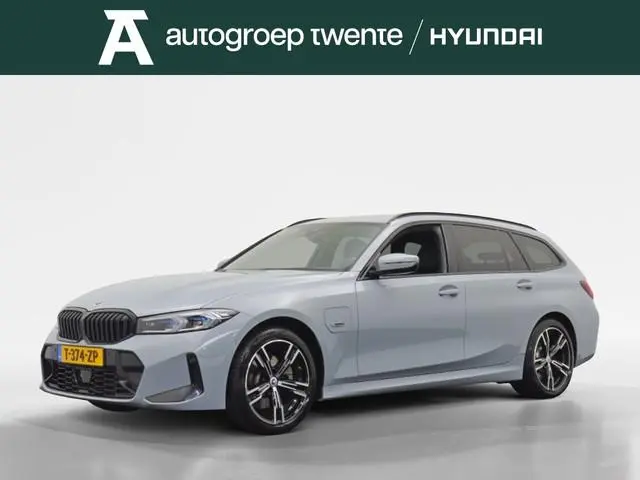 Bmw 3-serie Touring 330e M SPORT + Innovation | Elek. Trekhaak | ACC | HUD
