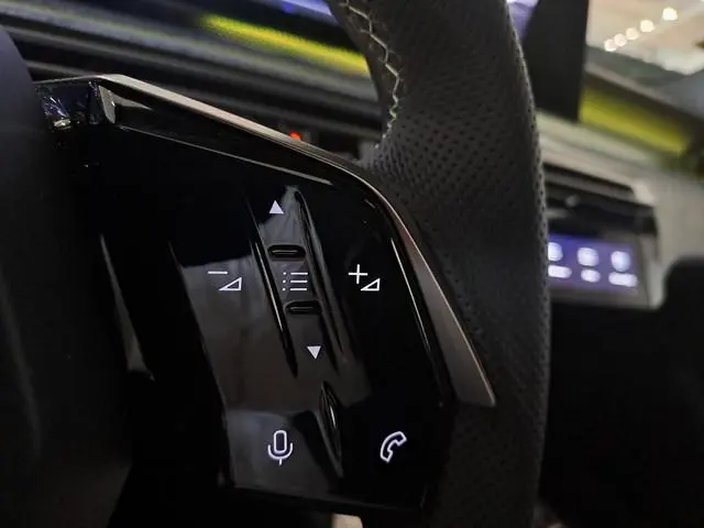 Peugeot e-3008