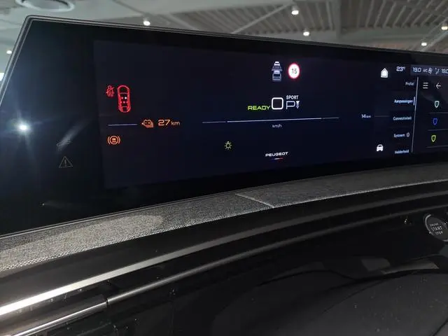 Peugeot e-3008