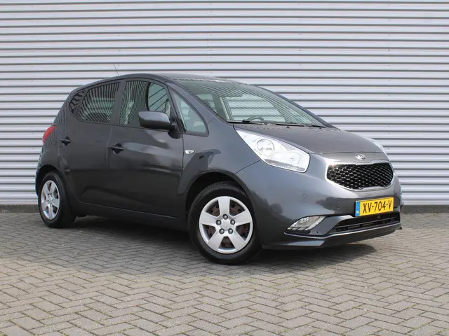 Kia Venga 1.4 CVVT First Edition | Trekhaak | Camera | Clima | Cruise | All seasons | Half leer/stof...
