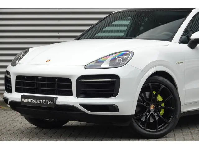 Porsche Cayenne Coupé 3.0 E-Hybrid | Sport Chrono | Pano | Alcantara | Luchtvering | HUD | Memory |...