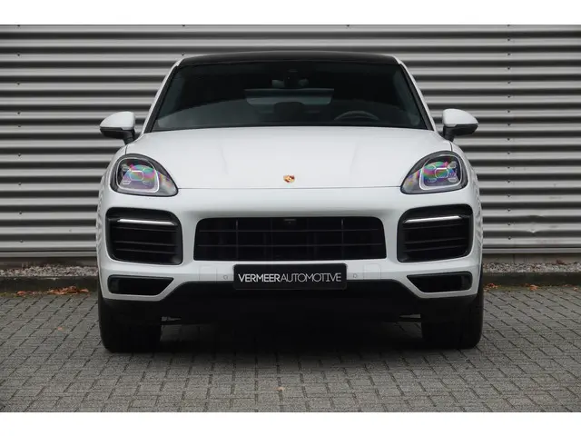 Porsche Cayenne Coupé 3.0 E-Hybrid | Sport Chrono | Pano | Alcantara | Luchtvering | HUD | Memory |...