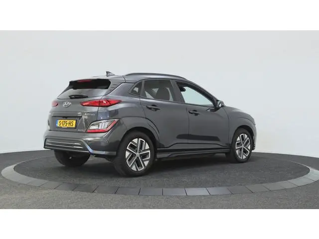 Hyundai Kona EV Comfort 64 kWh | All Seasons | Navigatie | Stoelverwarming |