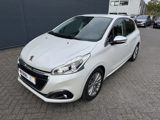 Peugeot 208 110pk Allure (Automatische Airco - Navigatie - Apple Carplay - Parkersensoren - Lichtmet...
