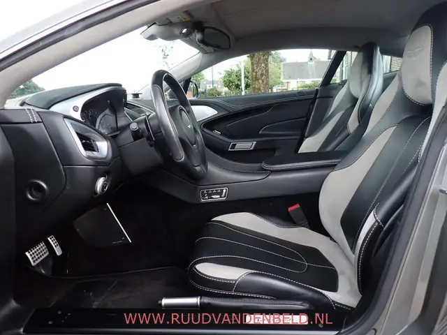 Aston Martin V12 Vanquish