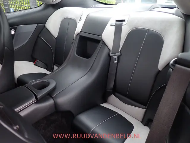 Aston Martin V12 Vanquish