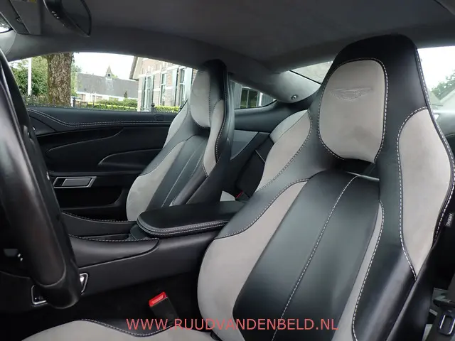 Aston Martin V12 Vanquish