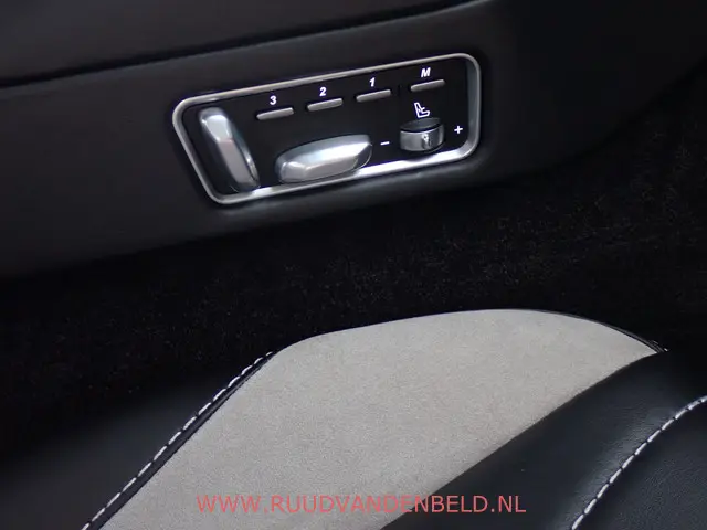 Aston Martin V12 Vanquish