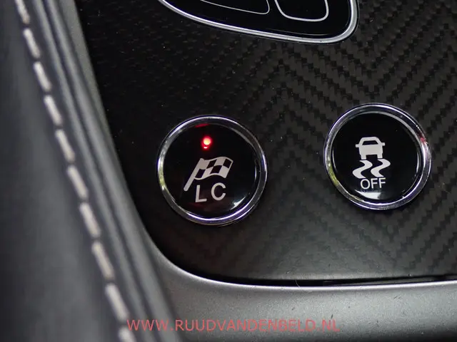 Aston Martin V12 Vanquish