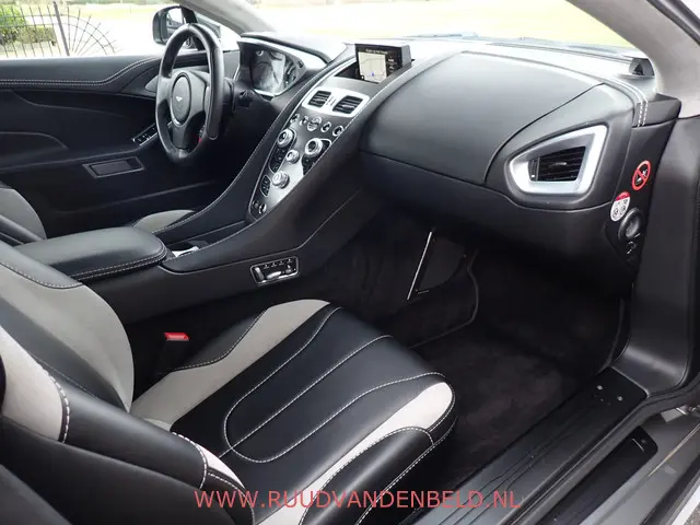 Aston Martin V12 Vanquish