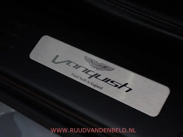 Aston Martin V12 Vanquish