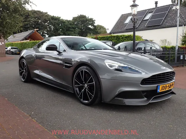 Aston Martin V12 Vanquish