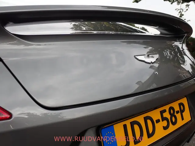 Aston Martin V12 Vanquish