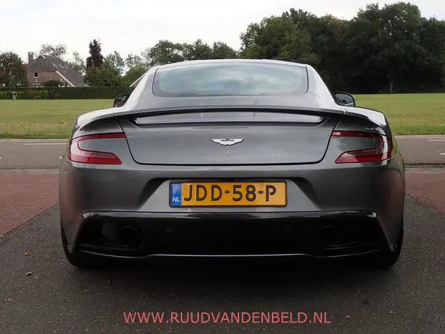 Aston Martin V12 Vanquish