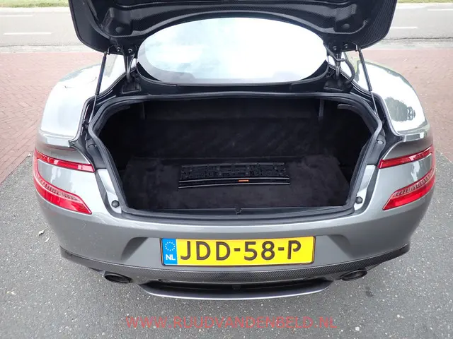 Aston Martin V12 Vanquish