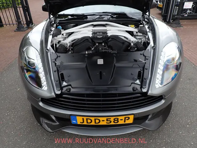 Aston Martin V12 Vanquish