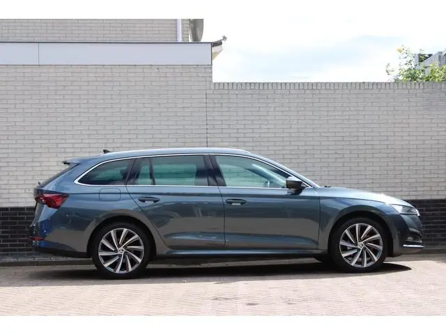 ŠKODA Octavia Combi 1.0 e-TSI Business Edition Plus | Trekhaak | Adaptieve cruise | Leder | Stoelver...