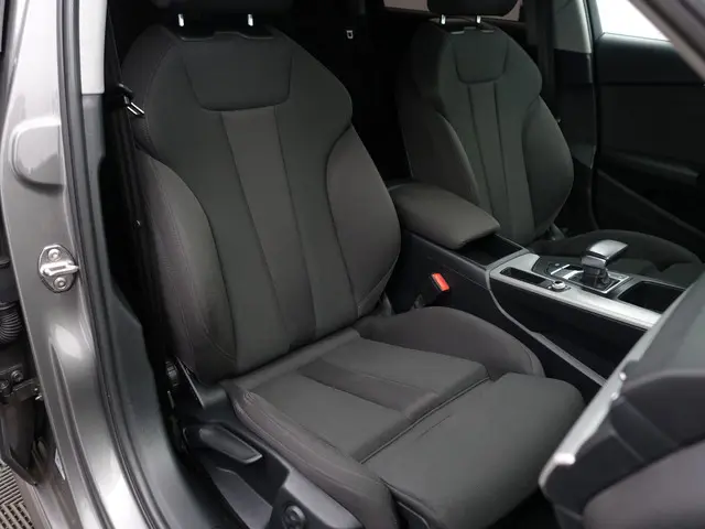 Audi A4 Avant 40 TFSI Launch edition Sport Stoel Massage, Xenon Led Matrix, Sport Interieur, Virtual...