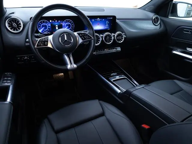 Mercedes-Benz EQA 250+ Luxury Line 71 kWh | Trekhaak |  Adap. Cruise | Sfeerverlichting | Stoelverw....
