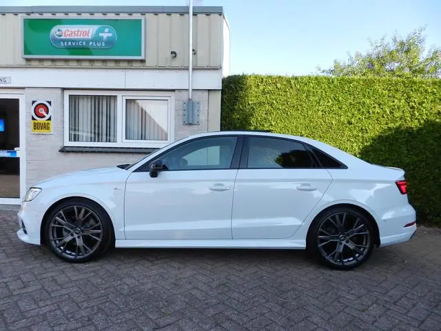 Audi A3 Limousine 40 TFSI Sport Lease Edition Digital Cockpit - Panorama-Dak - Stoelverwarming - S-L...