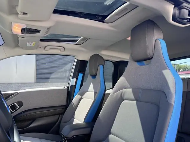 BMW i3 S 184pk Executive 120Ah 42 kWh/Sunroof/Carplay/W-pomp/Camera/3-fase/20"