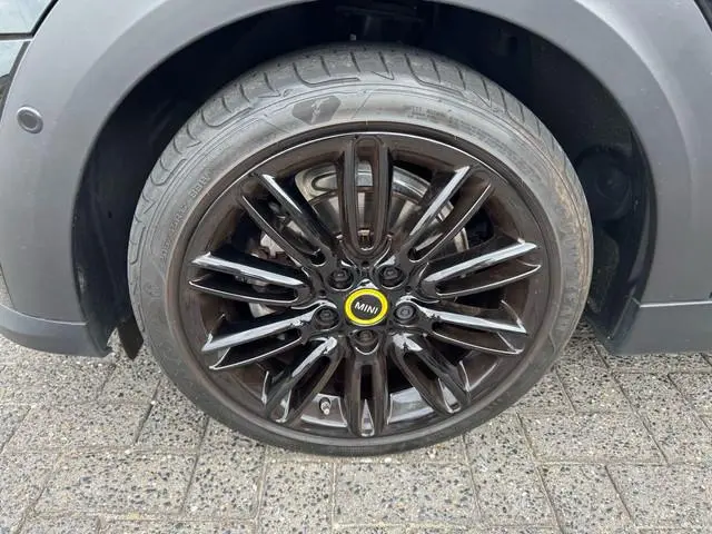 MINI Electric MINI Yours 33 kWh