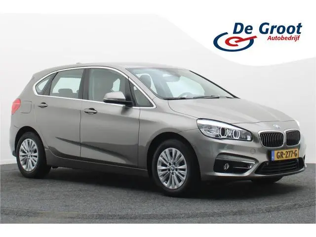 BMW 2-serie Active Tourer 220i Luxury Leer, Memory, LED, Camera, Trekhaak, Navigatie, PDC