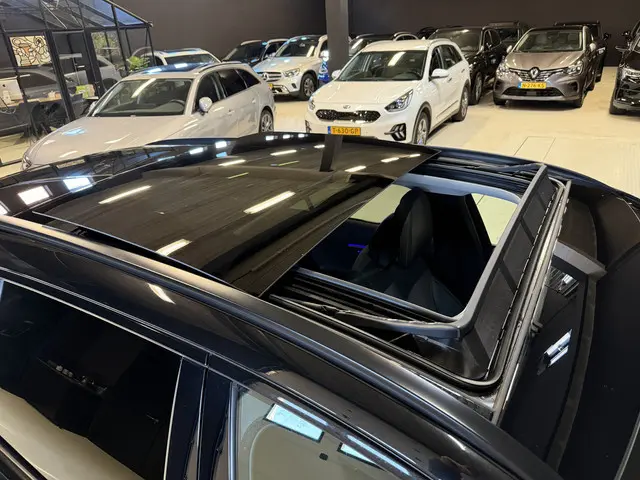 Mercedes-Benz C-klasse Estate 300 e Luxury Line | Panoramadak | Sfeerverlichting | Elektr. trekhaak...